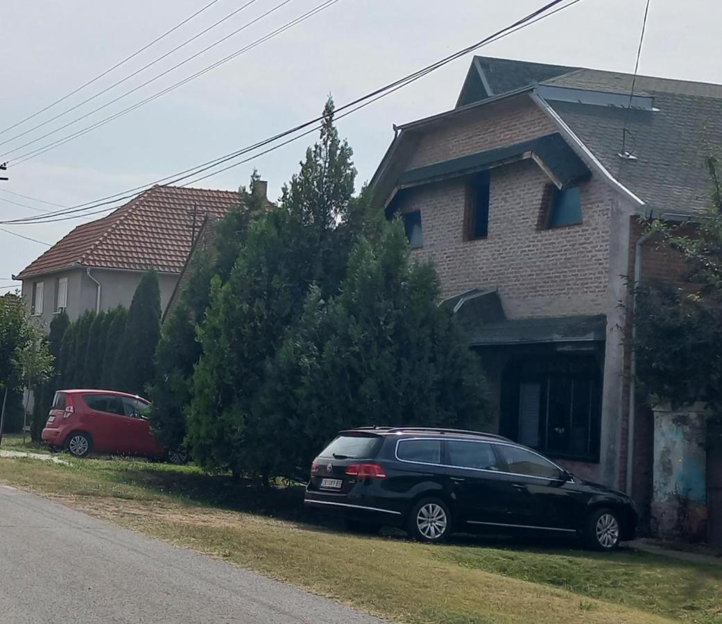 Kod Velikih Tuja Apartman Melence Kültér fotó