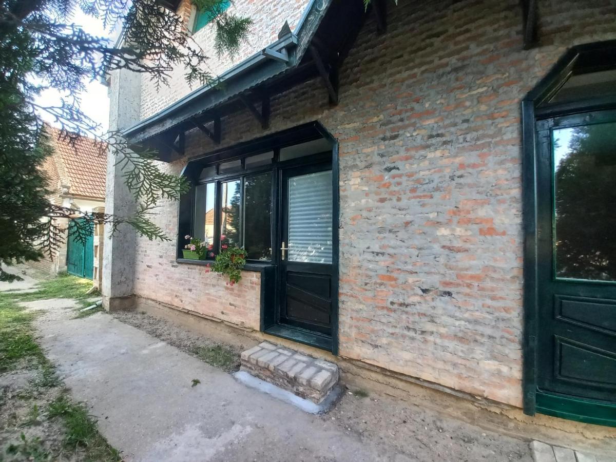 Kod Velikih Tuja Apartman Melence Kültér fotó