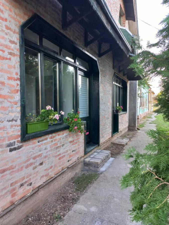 Kod Velikih Tuja Apartman Melence Kültér fotó